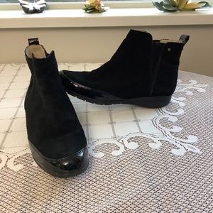Sudini black suede ankle boots Sz 9.5 Narrow fits Sz 9